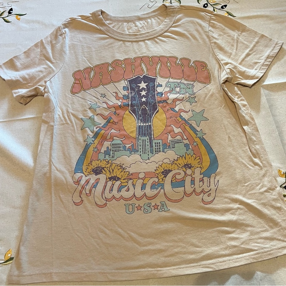 Nashville Country Music Guitar Cityscape Graphic Tee Short Sleeve! Small!